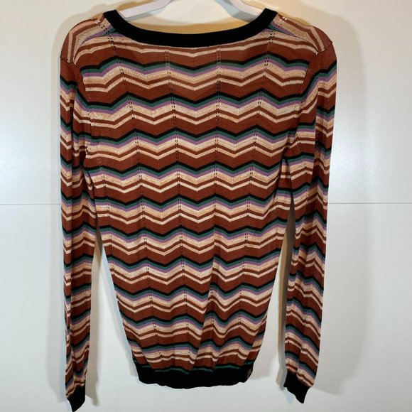 4Funky Flavours Contrast Chevron V-Neck Sweater - Picture 3 of 5
